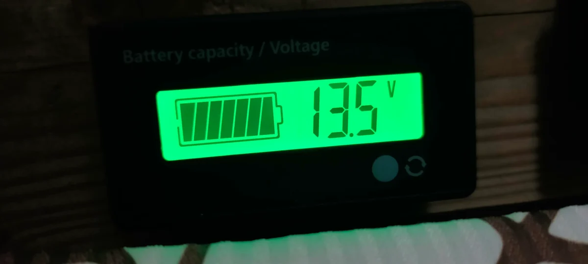 自作蓄電池の電圧13.5V
