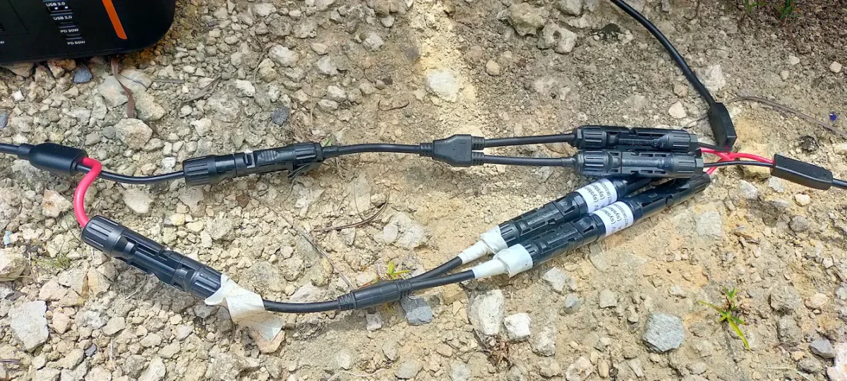 MC4コネクタLiTimeポータブル電源折りたたみソーラーパネル100W2枚の並列接続