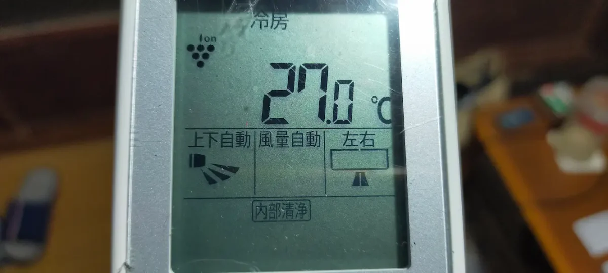 エアコン(リモコン設定27℃自動)