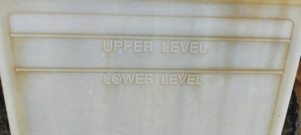 電解液の表示方法「UPPER LEVEL/LOWER LEVEL」