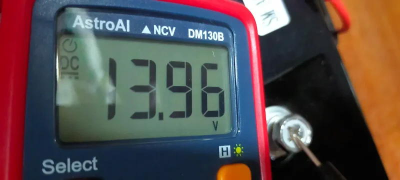 リン酸鉄リチウムイオンバッテリー12V400ah充電完了・直後13.96V