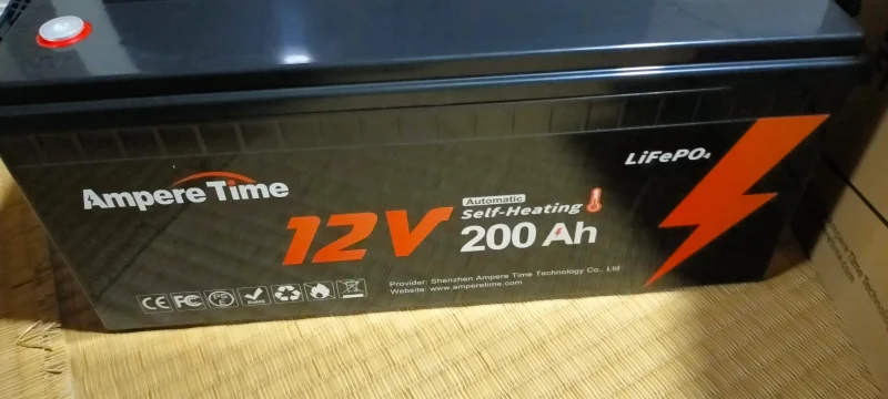 アンペアタイムバッテリー12V200ahヒーター付き(正面)