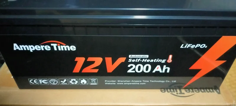 アンペアタイムバッテリー12V200ahヒーター付き(正面)