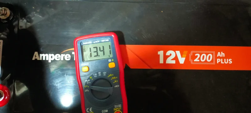 電圧13.41V